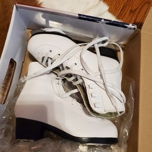 American figure skates girls 11Y